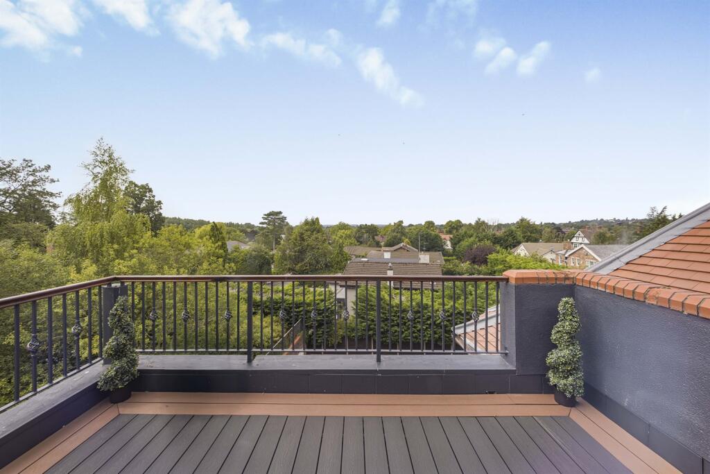 3 bedroom penthouse for sale in The Avenue, Hale, Altrincham, WA15